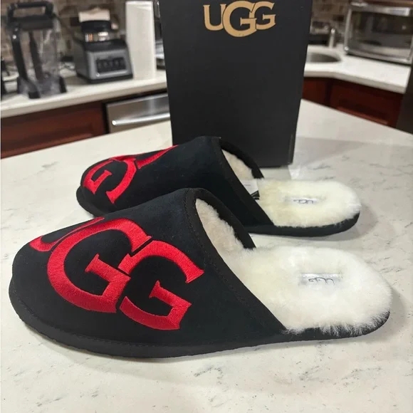 UGG Men's Scuff Logo Slipper 100% Authentic Black/Red - Picture 4 of 7